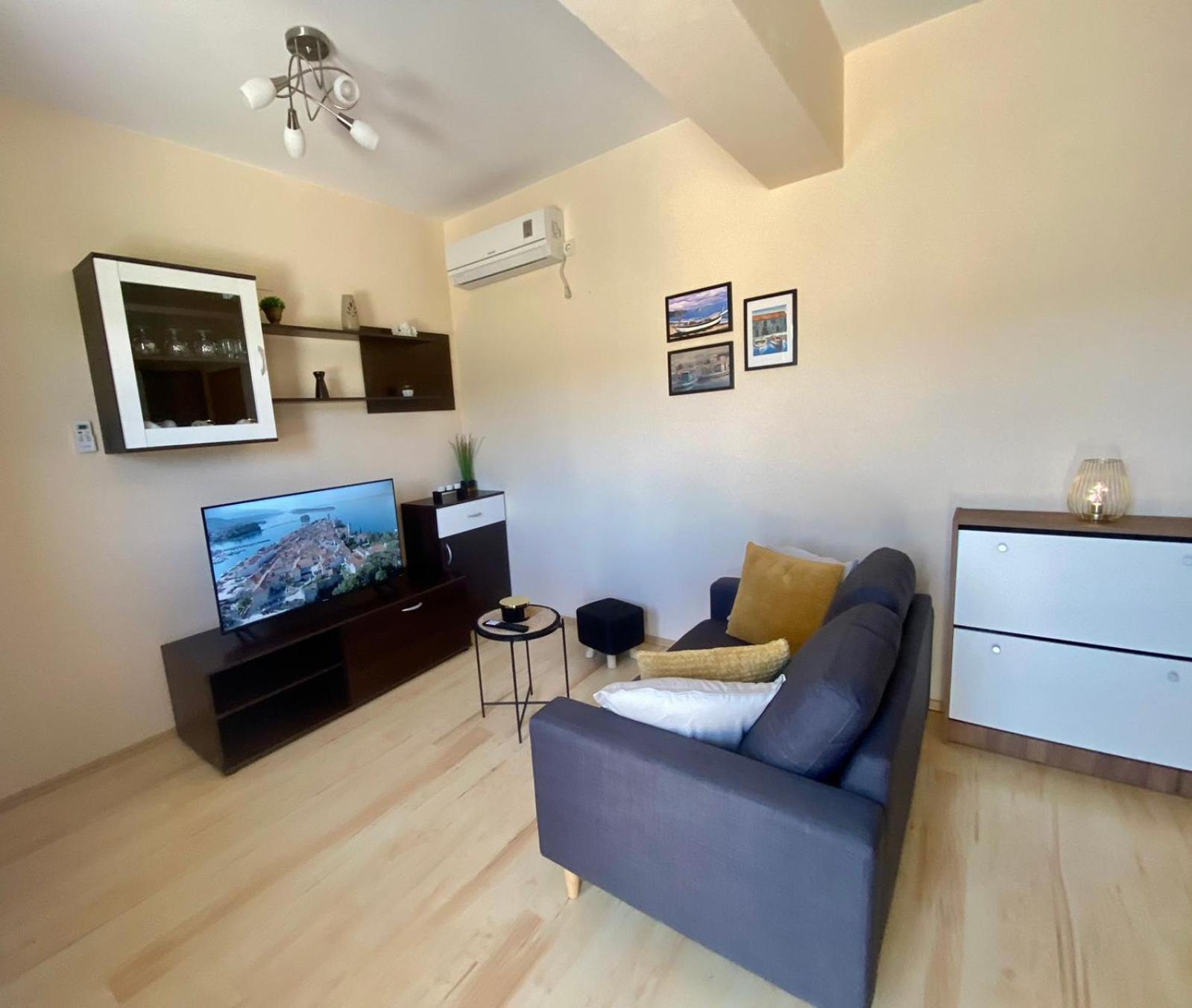 Apartmani Franciska Раб Екстериор снимка