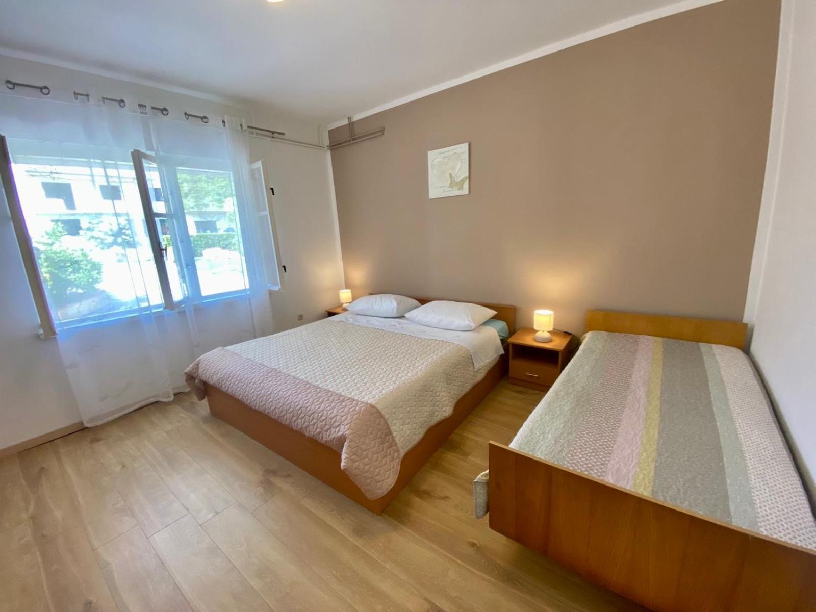 Apartmani Franciska Раб Екстериор снимка