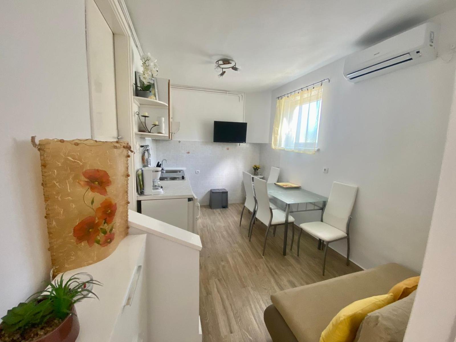 Apartmani Franciska Раб Екстериор снимка