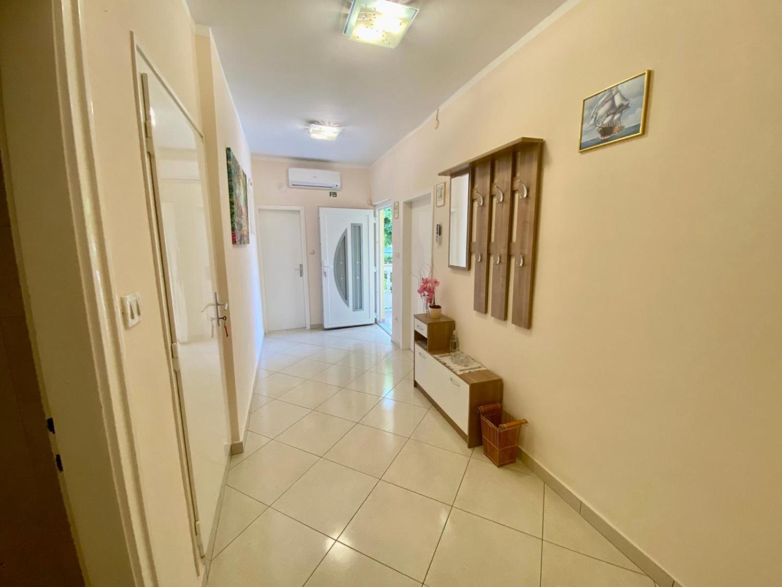 Apartmani Franciska Раб Екстериор снимка