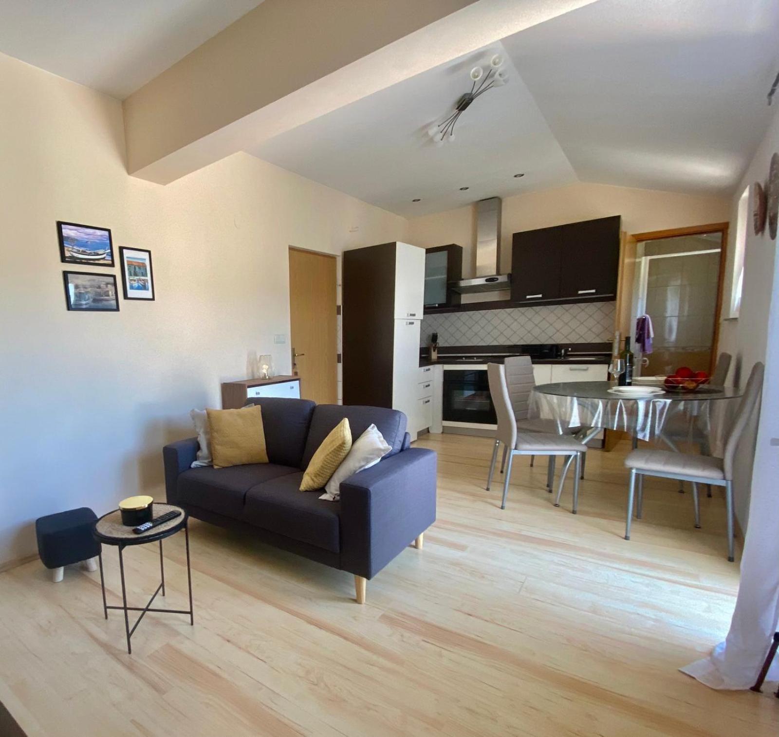 Apartmani Franciska Раб Екстериор снимка