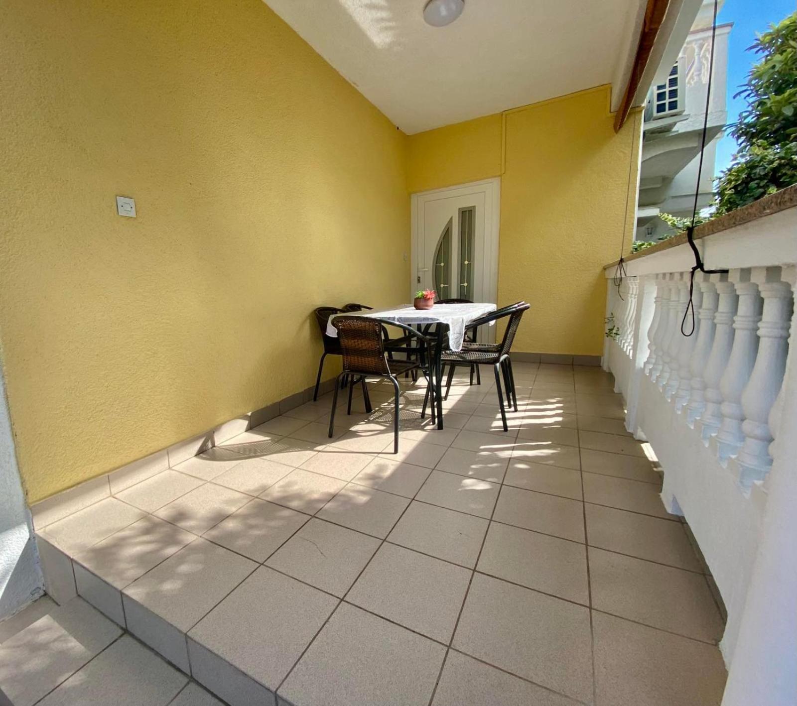 Apartmani Franciska Раб Екстериор снимка