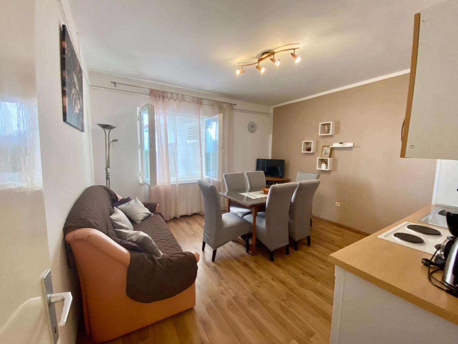 Apartmani Franciska Раб Екстериор снимка