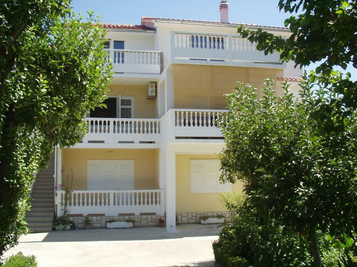 Apartmani Franciska Раб Екстериор снимка