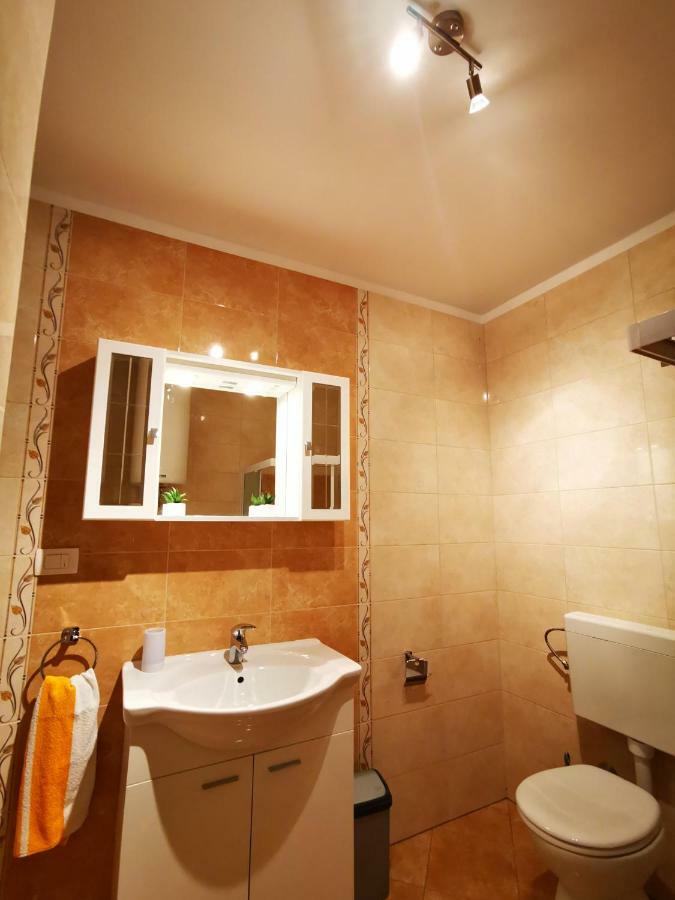 Apartmani Franciska Раб Екстериор снимка