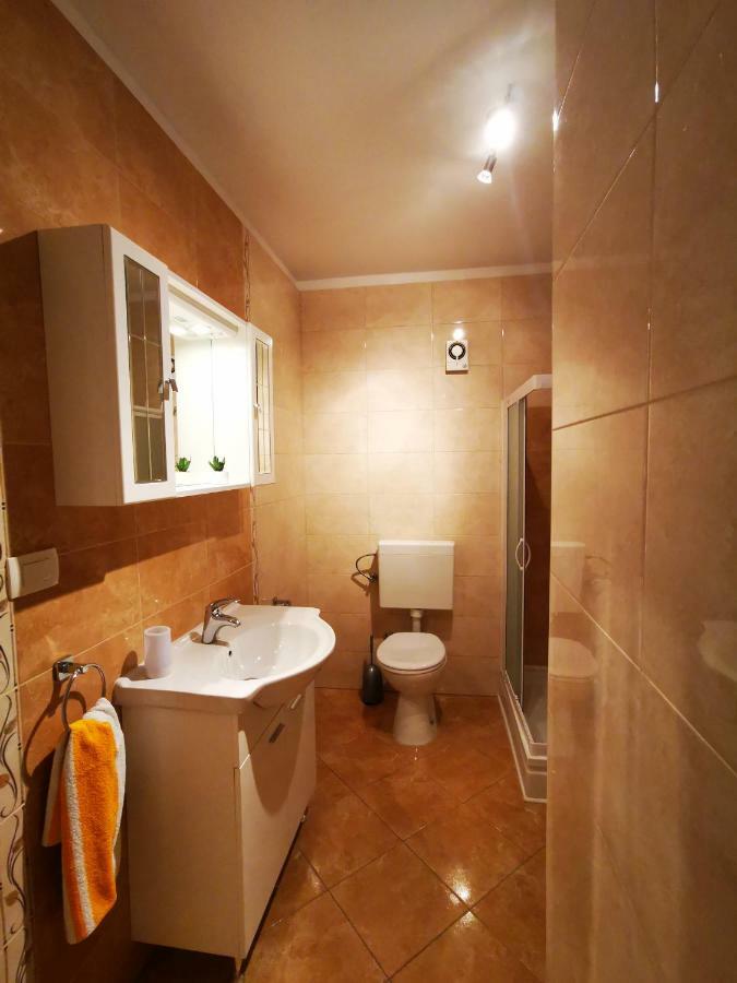 Apartmani Franciska Раб Екстериор снимка
