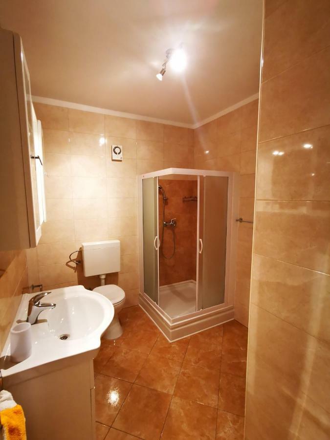 Apartmani Franciska Раб Екстериор снимка